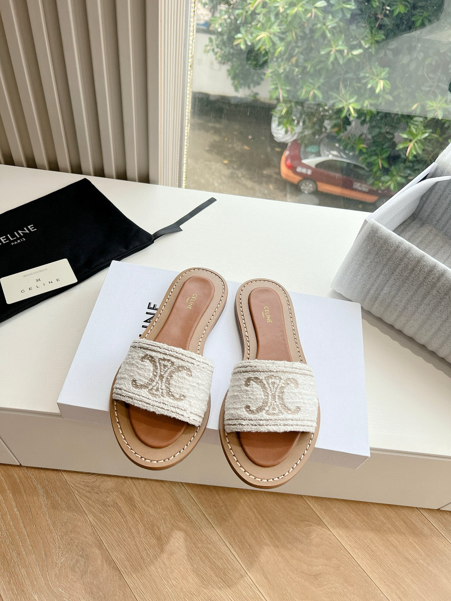 CELINE平底拖鞋