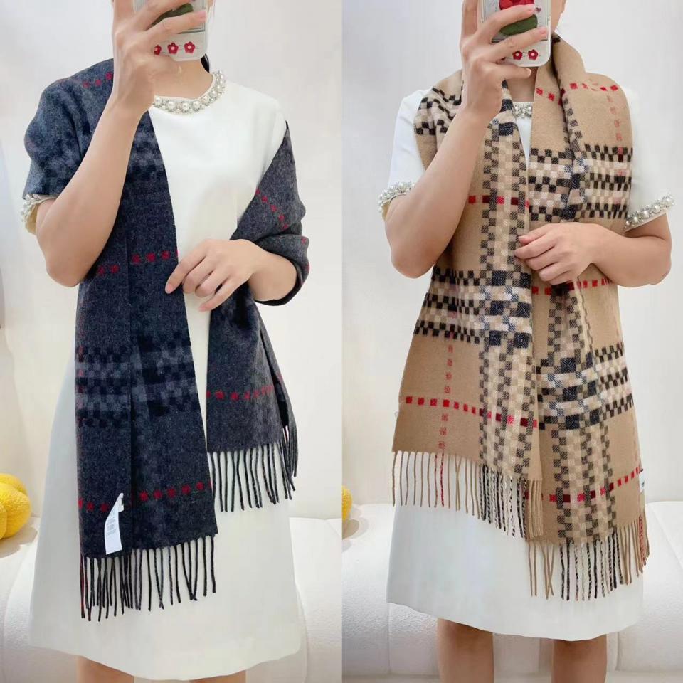 Burberry格紋羊絨圍巾