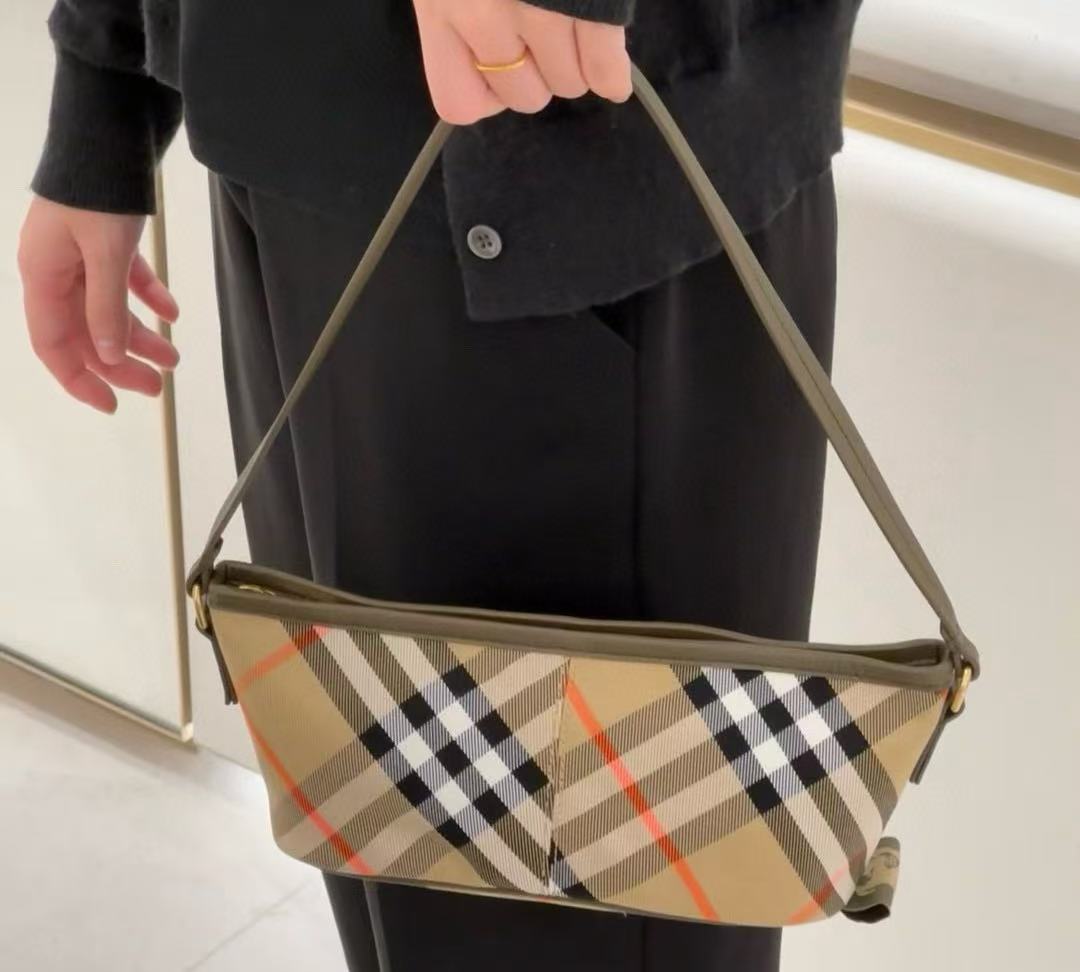 Burberry格紋腋下包